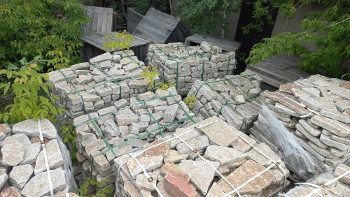 Гранитный плитняк галтованный для мощения купить в Красноярском крае