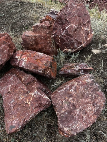 Ландшафтные глыбы красно-фиолетовые 200-1000 килограмм купить в Красноярском крае