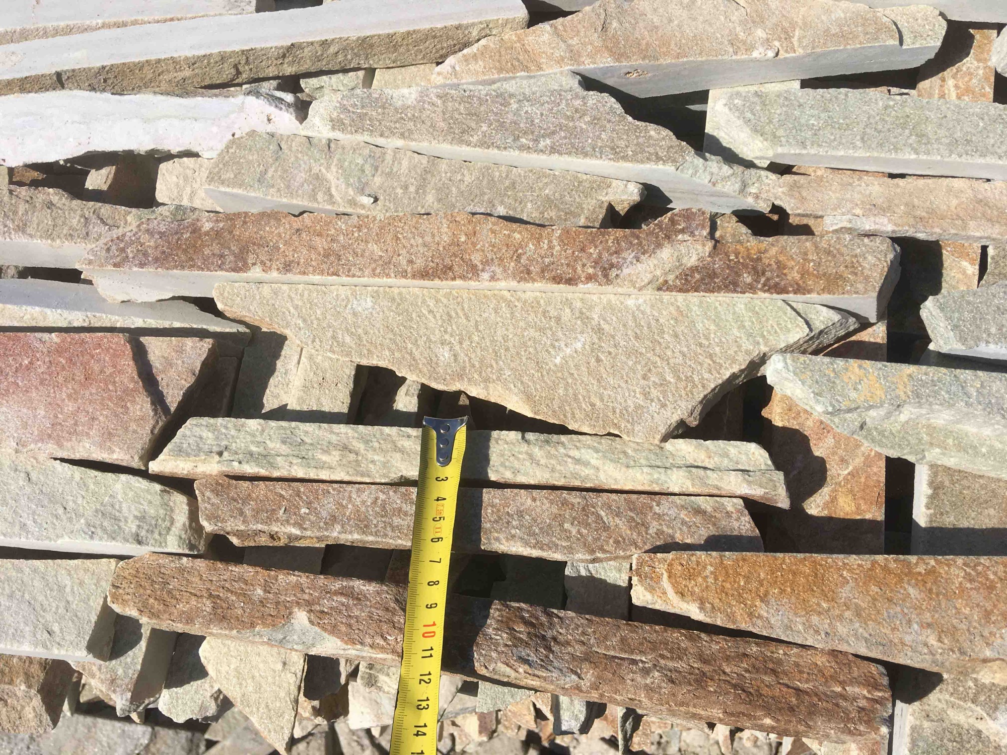 Горбушка златолит золотистый для облицовки купить в Красноярском крае