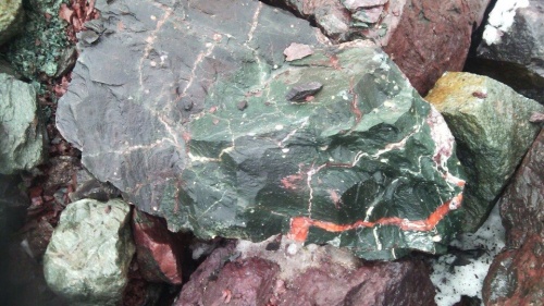 Гигантские зелёные валуны для ландшафтного дизайна весом более 5 тонн купить в Красноярском крае