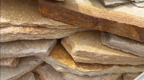 Плитняк златолит жёлтый золотистый для отмостки купить в Красноярском крае