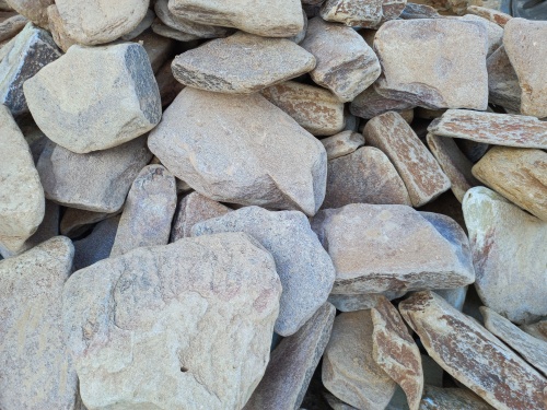 Златолит жёлтый, жёлто-зелёный глыбки и валуны для ланшафтного дизайна купить в Красноярском крае