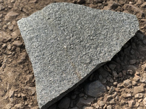 Плитняк златолит Уральский для цоколя, отмостки купить в Красноярском крае