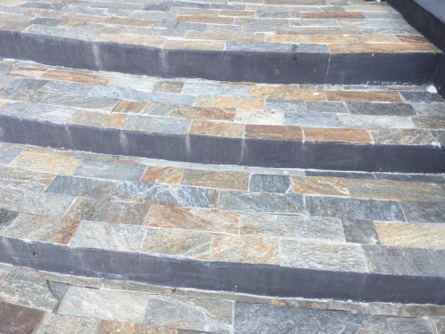 Плитка из Златолита Уральского для лестницы купить в Красноярском крае