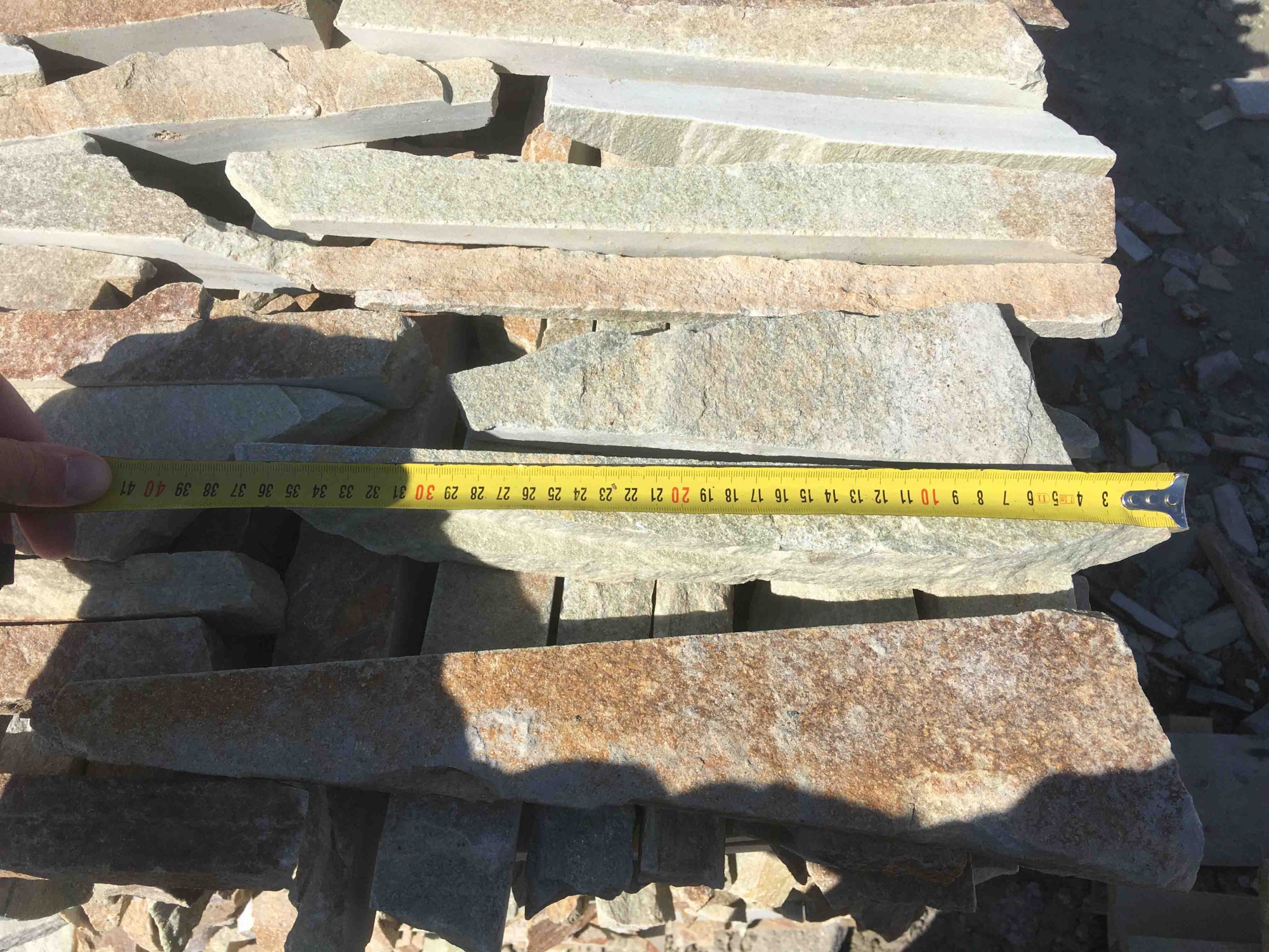 Горбушка златолит золотистый для облицовки купить в Красноярском крае