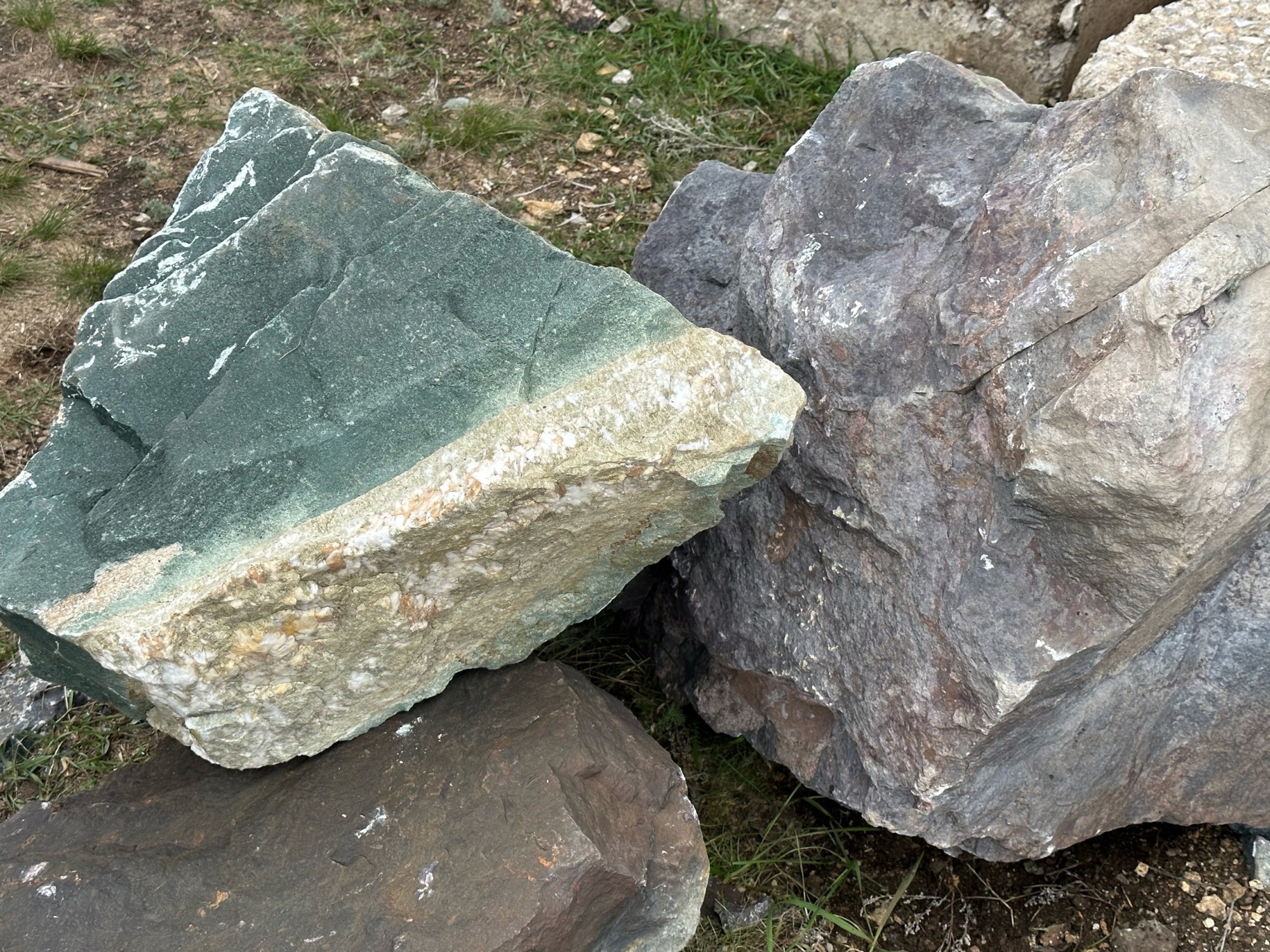 Камни для ландшафтного дизайна зелёные 10-60 килограмм купить в Красноярском крае