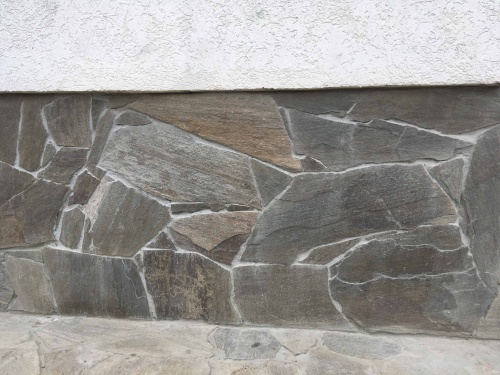 Плитняк златолит Уральский для цоколя, отмостки купить в Красноярском крае