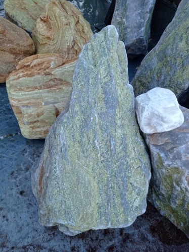 Златолит жёлтый, жёлто-зелёный глыбки и валуны для ланшафтного дизайна купить в Красноярском крае