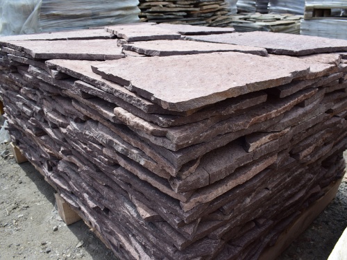 Плитняк лемезит бордовый для облицовки цоколя 20-25 мм  купить в Красноярском крае