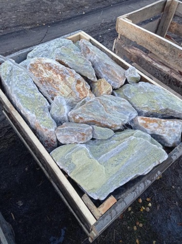 Златолит жёлтый, жёлто-зелёный глыбки и валуны для ланшафтного дизайна купить в Красноярском крае