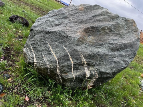 Гигантские зелёные валуны для ландшафтного дизайна весом более 5 тонн купить в Красноярском крае