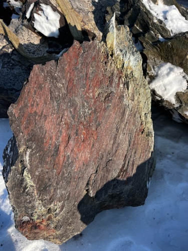 Ландшафтные глыбы красно-фиолетовые 200-1000 килограмм купить в Красноярском крае