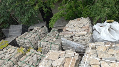 Гранитный плитняк галтованный для мощения купить в Красноярском крае