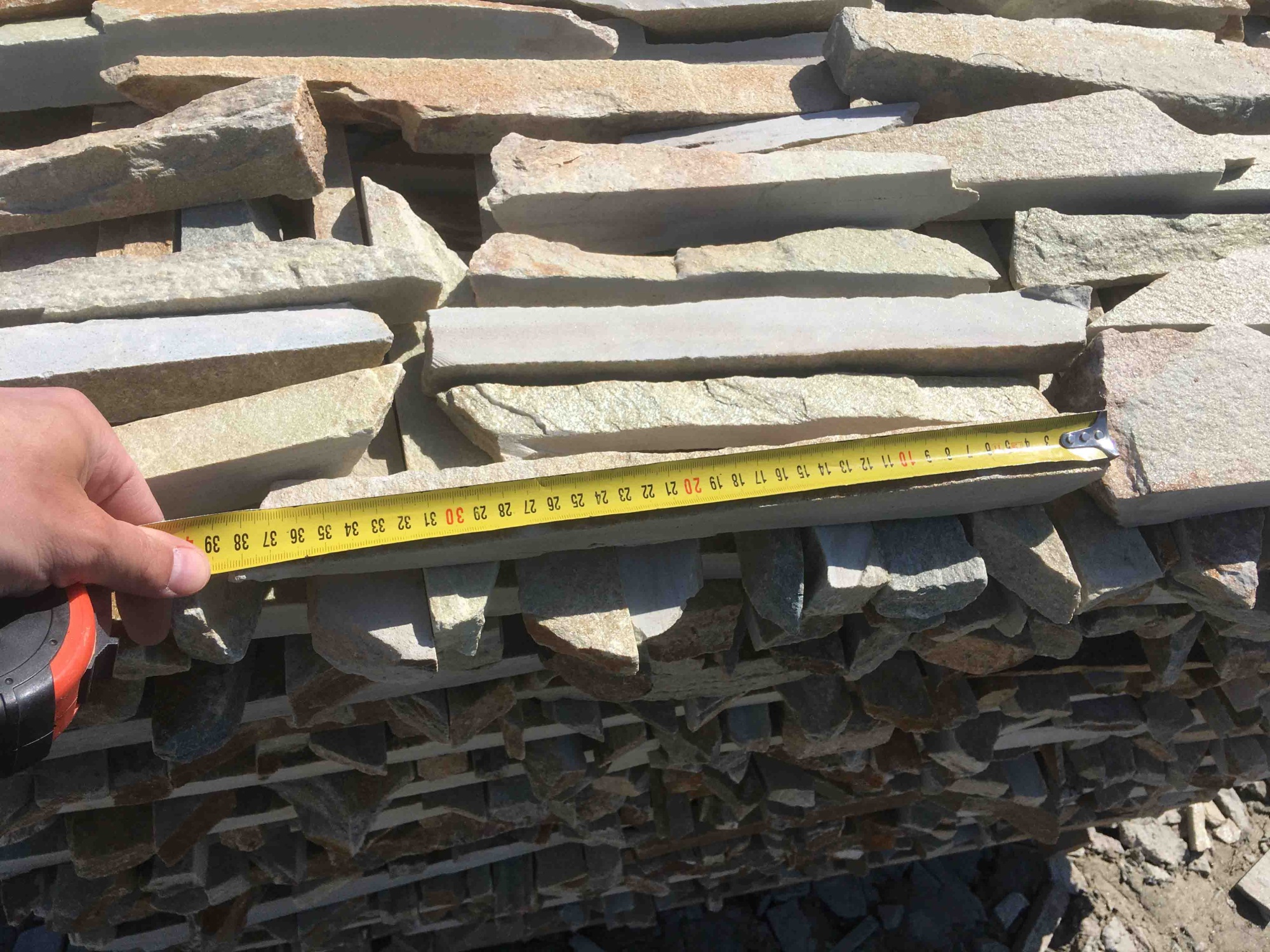 Горбушка златолит золотистый для облицовки купить в Красноярском крае