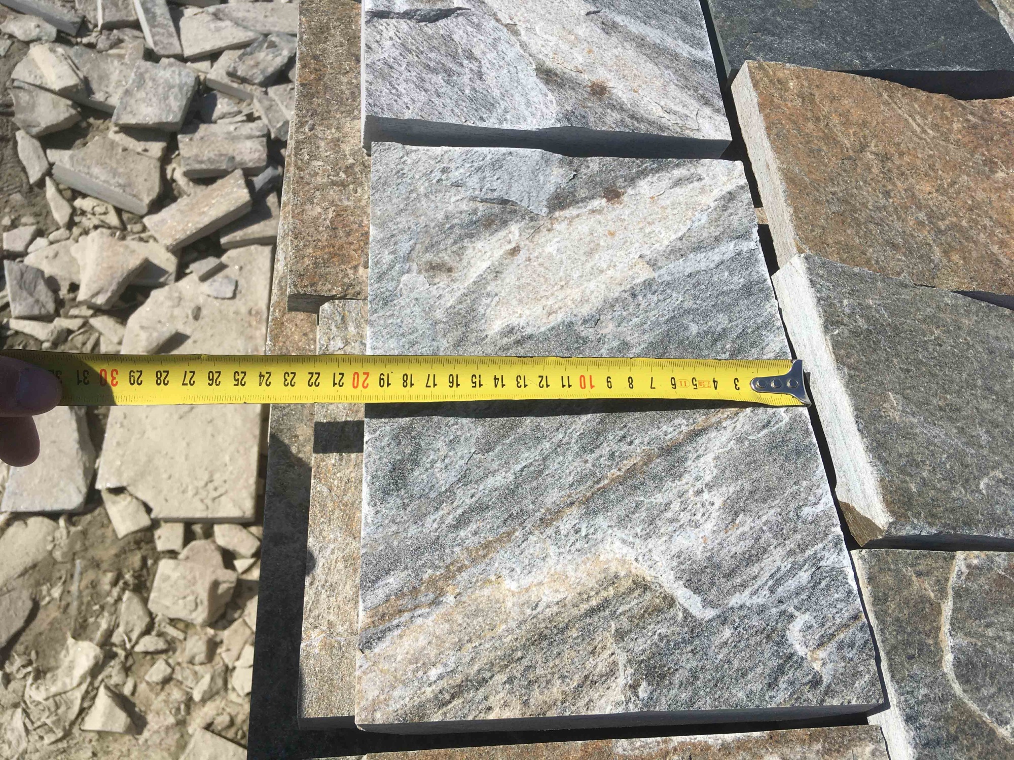 Плитка пилёная златолит Уральский для цоколя, отмостки купить в Красноярском крае