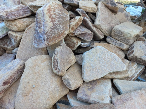 Златолит жёлтый, жёлто-зелёный глыбки и валуны для ланшафтного дизайна купить в Красноярском крае