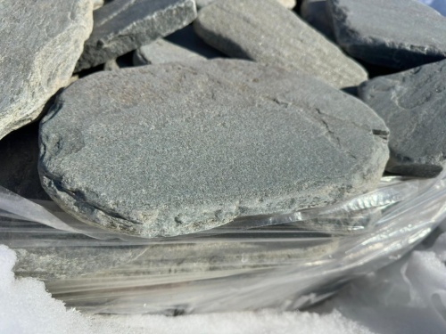 Плитняк златолит зелёный галтованный для мощения на бетон купить в Красноярском крае