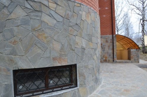 Плитняк златолит Уральский для цоколя, отмостки купить в Красноярском крае